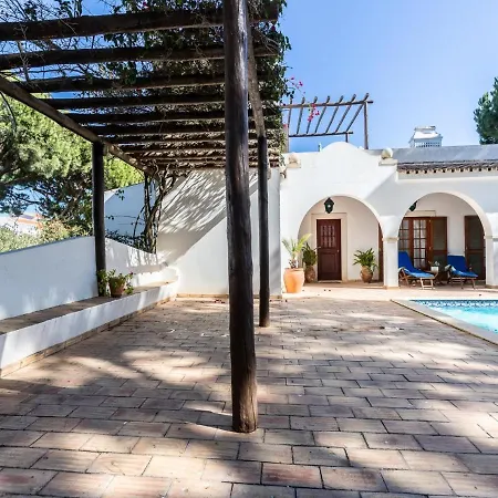 阿科索尔法鲁莱克斯酒店